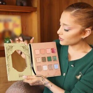 r.e.m. beauty x Wicked Ozdust Eyeshadow Palette Limited Edition